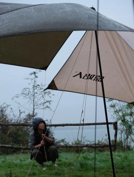 户外防雨装备怎么选_雨天露营如何保持干爽
