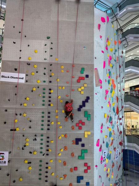 户外攀爬需要准备什么_初学者去哪学攀岩