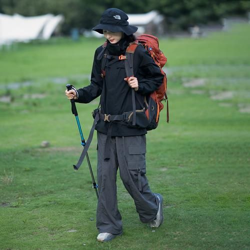 户外冲锋衣怎么选_徒步鞋哪个牌子好