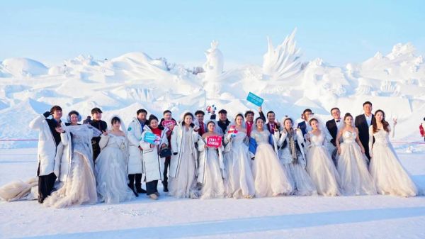 冰雪婚礼图片怎么拍_冰雪婚礼布置灵感