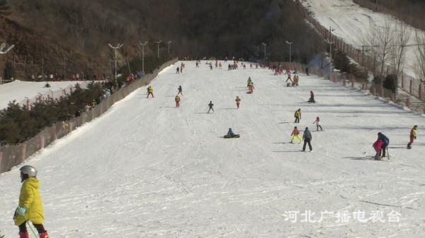 鹿泉西部长青冰雪小镇门票价格_鹿泉西部长青冰雪小镇好玩吗