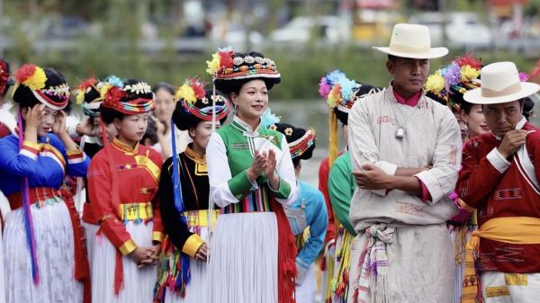 洛奇高原民族有哪些_洛奇高原民族服饰特点