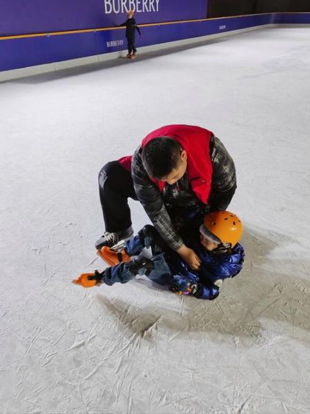 冰雪摔跤图片怎么拍_冰雪摔跤拍摄技巧