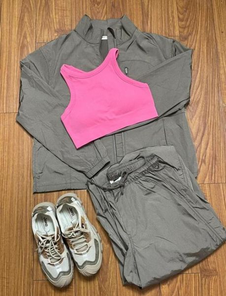 户外休闲女装怎么选_适合徒步的轻便搭配