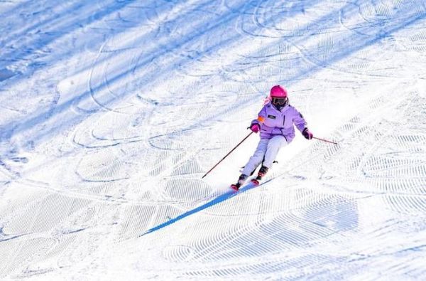 中国冰雪旅游去哪好_初学者滑雪技巧