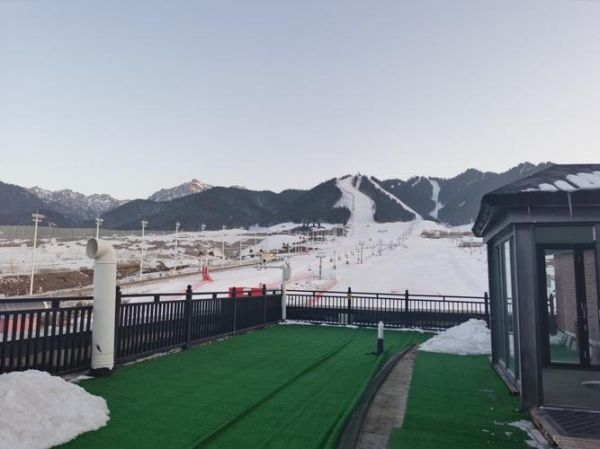 庙香山冰雪乐园门票多少钱_庙香山冰雪乐园怎么去