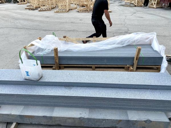 花岗岩户外铺装多少钱一平_花岗岩户外怎么选