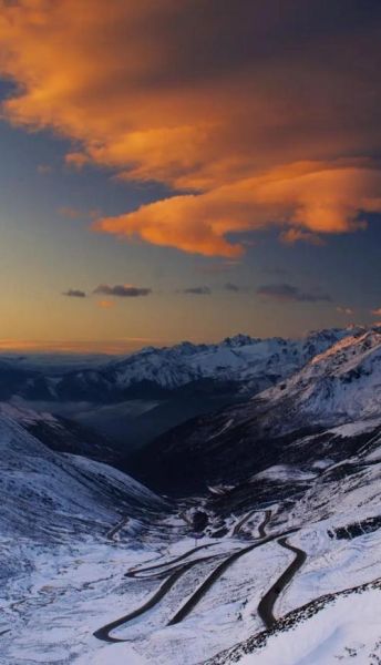 高原火烧云是怎么形成的_最佳观赏地点在哪里