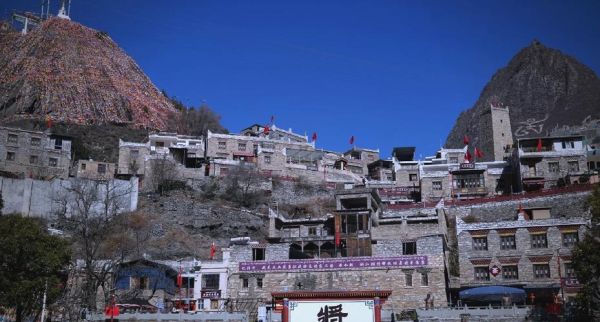 高原藏族村寨在哪里_高原藏族村寨旅游攻略