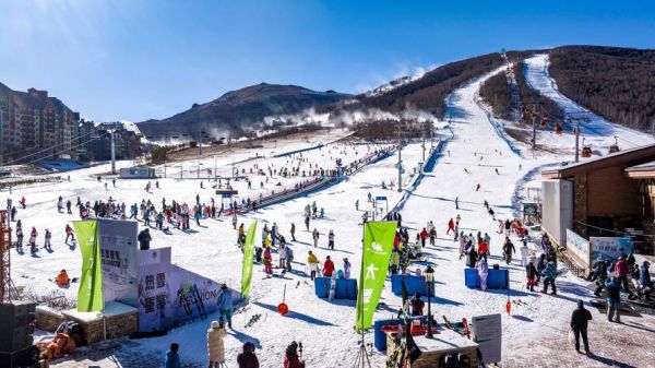 中国冰雪旅游哪里好玩_滑雪初学者适合去哪些雪场