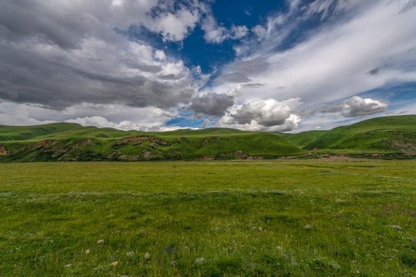 高原的牧场有什么特点_高原牧场旅游最佳时间